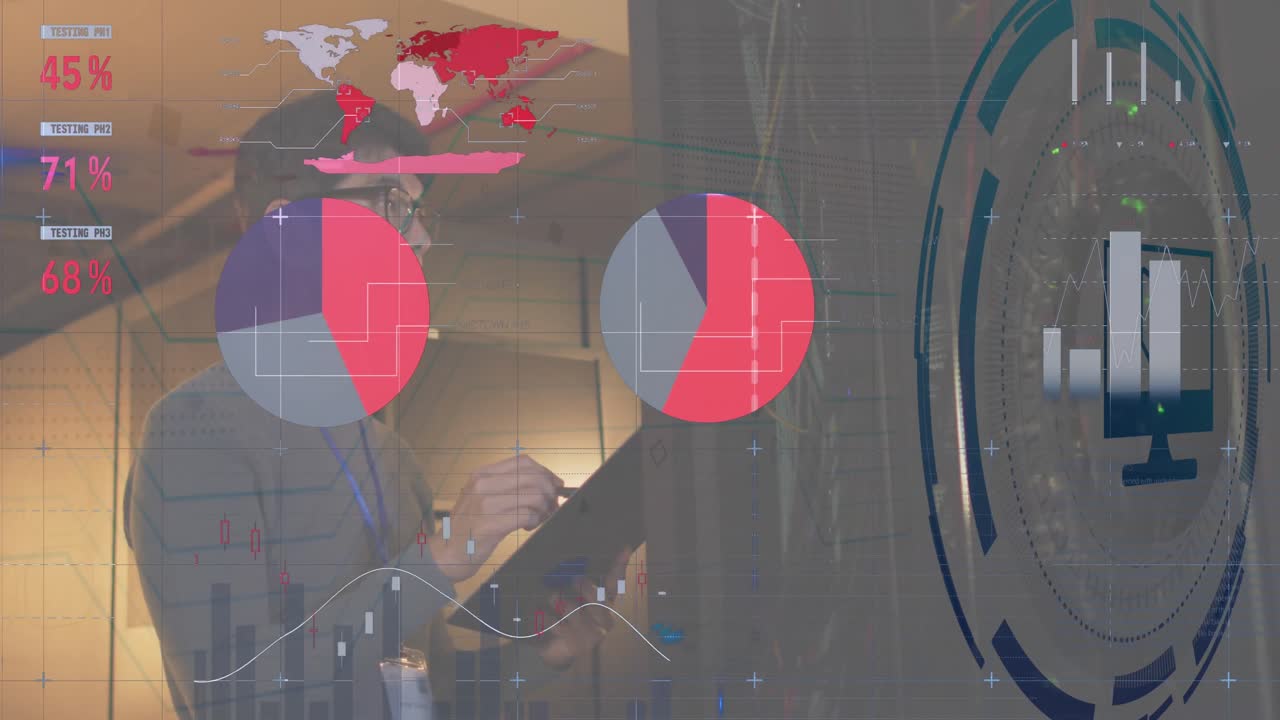 animación del procesamiento de datos sobre un trabajador masculino asiático en la sala del servidor