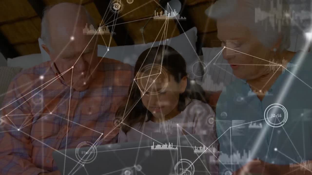 행복한 백인 할아버지와 손녀가 집에서 노트북을 가지고 있는 데이터 처리 애니메이션