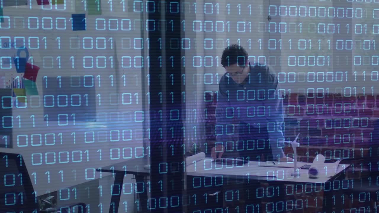 사무실에서 디지털 태블릿을 사용하는 백인 남성에 대한 루핑 바이너리 코드의 애니메이션