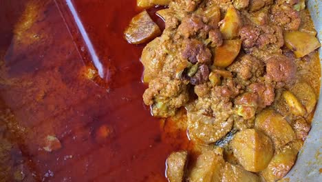 Zoom-out-shot-over-red-cauliflower-curry-with-potato-on-display-during-traditional-Indian-function