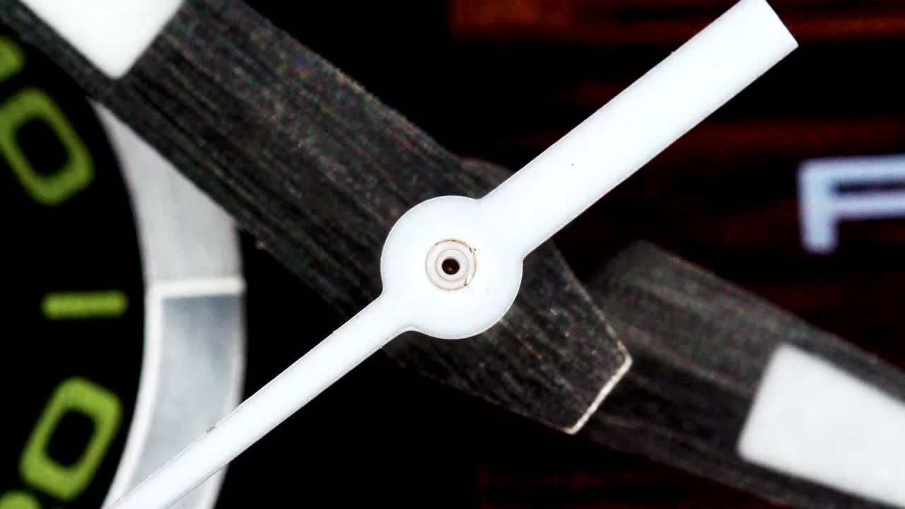 손목시계의 틱틱하는 손의 매크로