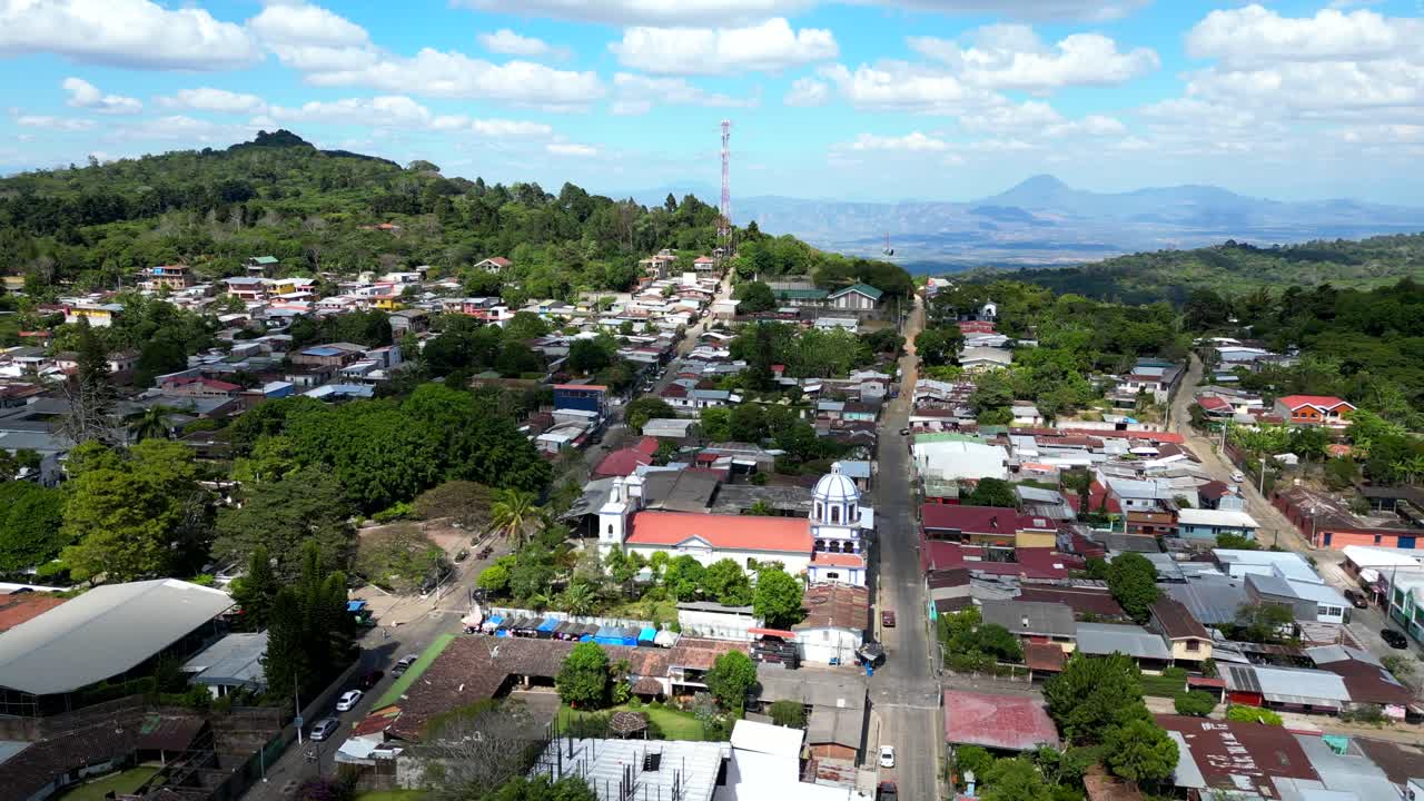 drone disparó a la ciudad de ataco en la hermosa ruta de las flores en el salvador