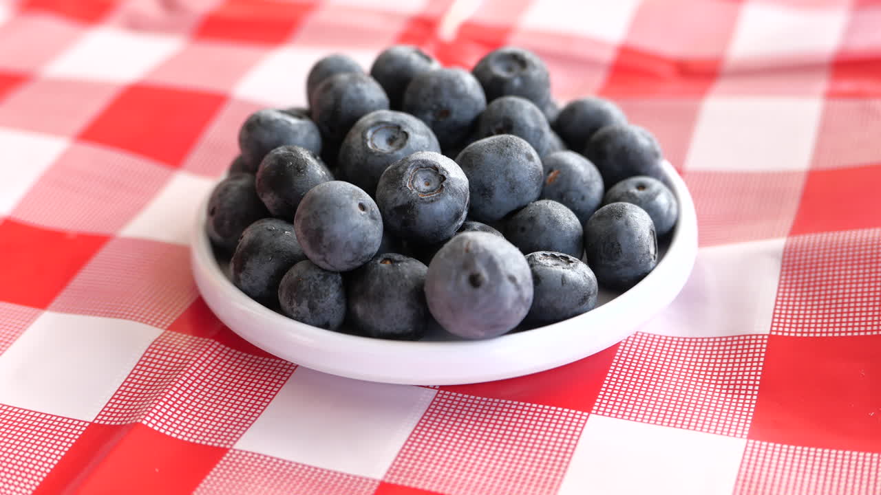 접시에 있는 블루베리