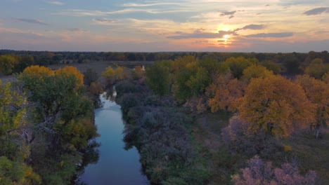 Río-Platte-En-El-Norte-De-Colorado-Durante-El-Otoño