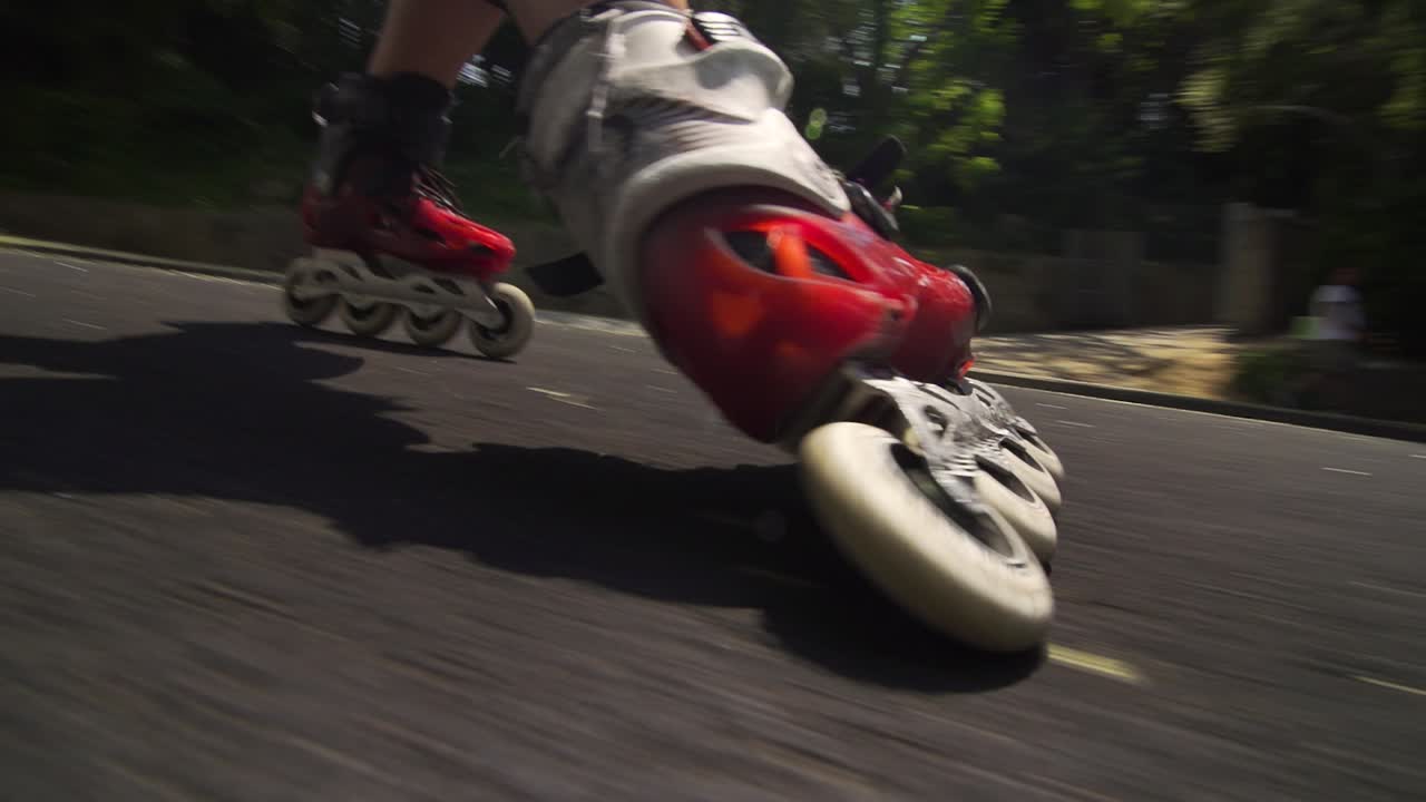 익스트림 클로즈업에서 속보하는 스피드 스케이팅 선수