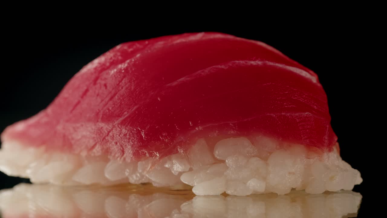 사시미 접시, 일본식 레스토랑, 현대 카페에서 신선한 과 연어 조각, 전통 음식, 생선 은 물고기 요리, 오메가 3