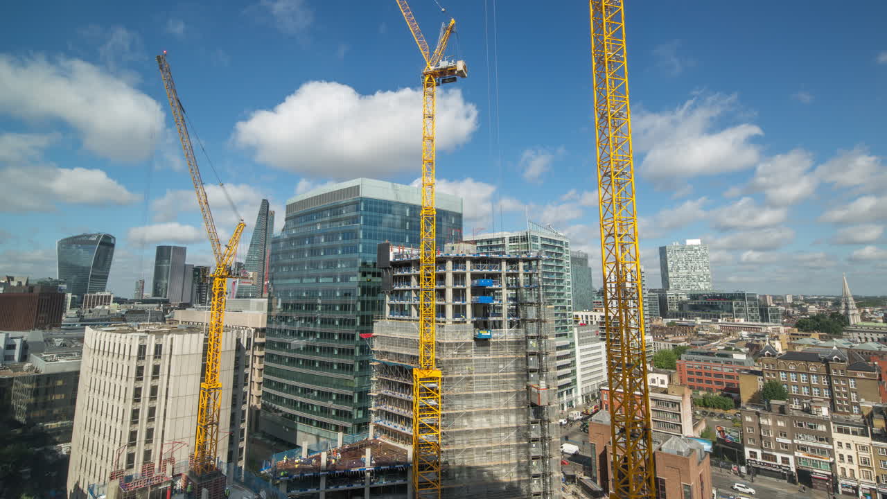 londres aldwych ver grúas 4k 01