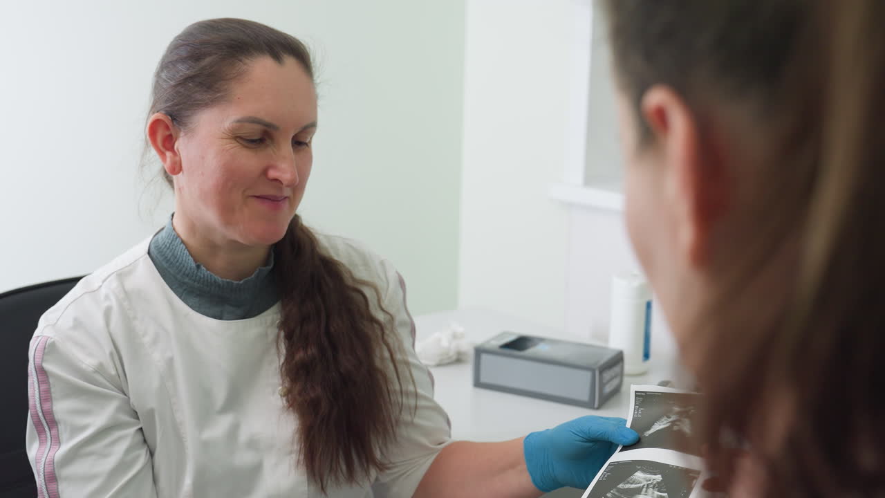 Lab scientist explaining test results to patient with a smile, patient nodding in approval of the favorable results, demonstrating a positive doctor-patient interaction in a clinical setting