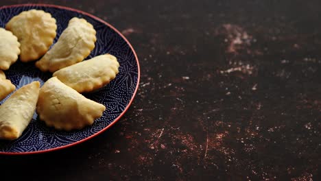 Scharfe-Und-Leckere-Frittierte-Polnische-Knödel-Mit-Fleischfüllung