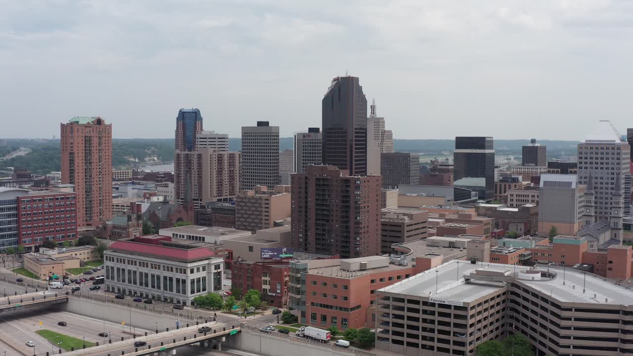 Panoramica aerea ravvicinata del centro di Saint Paul, Minnesota