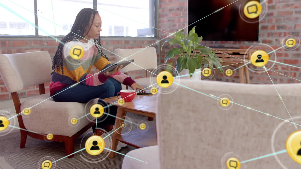 animación de la red de conexiones con íconos sobre mujer de negocios casual biracial usando tableta
