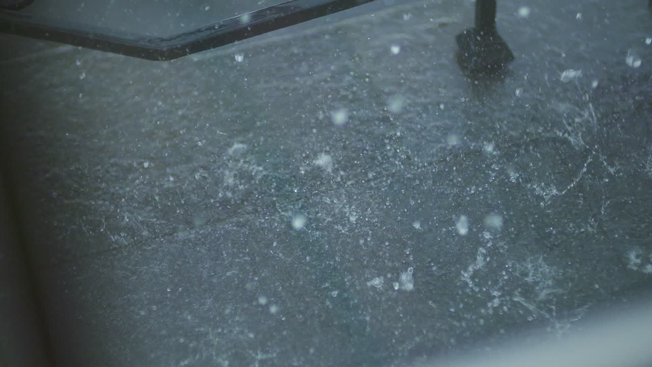 폭우 2의 클로즈업