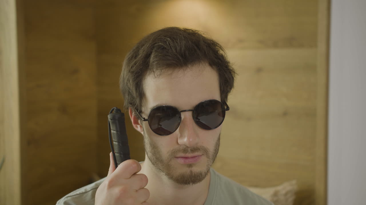 vista de cerca del joven ciego