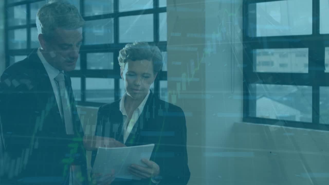 Animazione dell'elaborazione di dati finanziari su diverse persone in ambito aziendale presso l'ufficio
