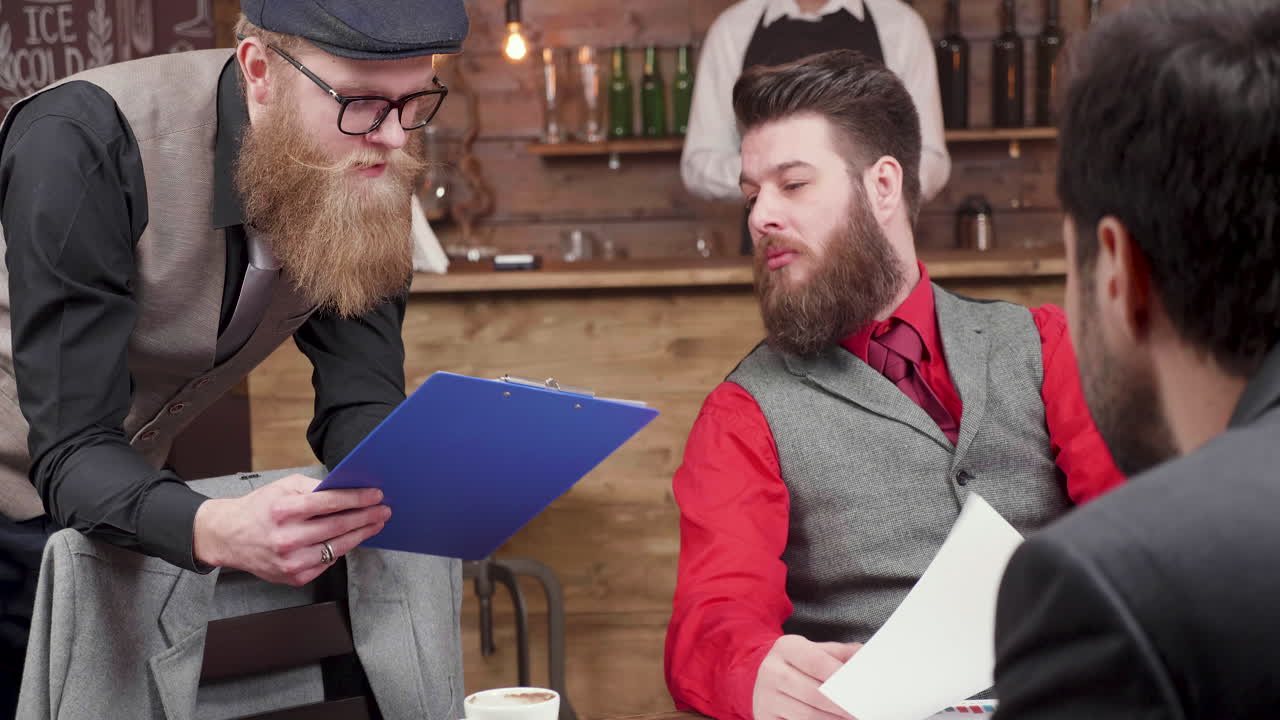 gente en un restaurante