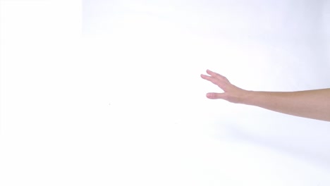 mano de mujer haciendo gesto de "qué" sobre fondo blanco