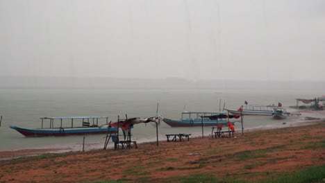 Lluvia-Torrencial-En-El-Lago