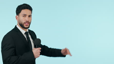 cara, hombre y presentador de noticias en el micrófono