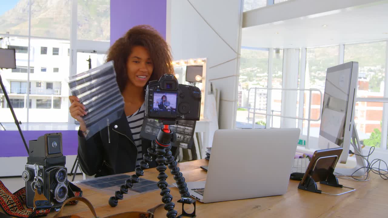 Model recording her video in photo studio 4k