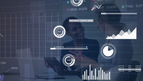 Animación-De-Diagramas-Y-Procesamiento-De-Datos-Sobre-Diversas-Mujeres-Empresarias-Hablando.