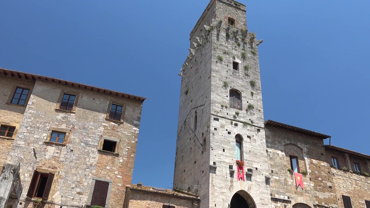 Antiche torri in pietra nella città storica di San Gimignano.