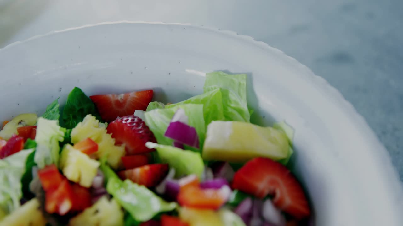 Overlay appearing across white bowl on pulse, icons moving, camera shifting, visualizing data