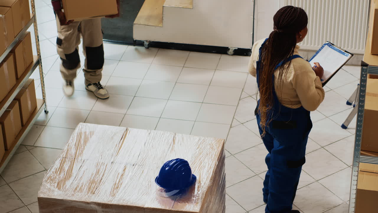 comprobación del inventario del almacén