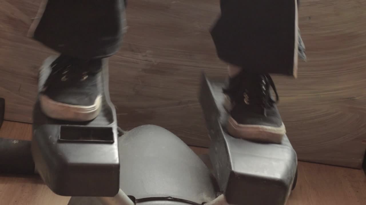 тренировка с использованием шагового тренажера