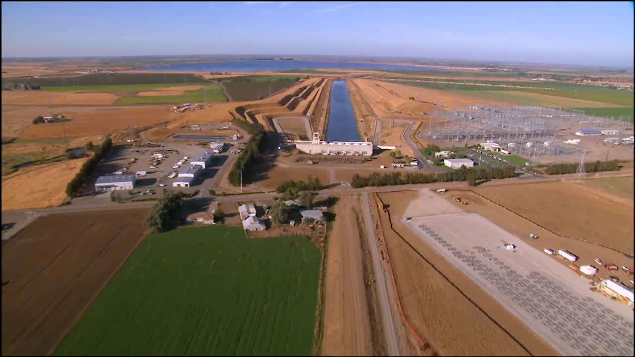 hermosa antena sobre las ricas tierras de cultivo del valle de san joaquín de california