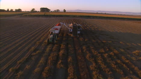 Hermosa-Antena-Sobre-Las-Ricas-Tierras-De-Cultivo-Del-Valle-De-San-Joaquín-De-California