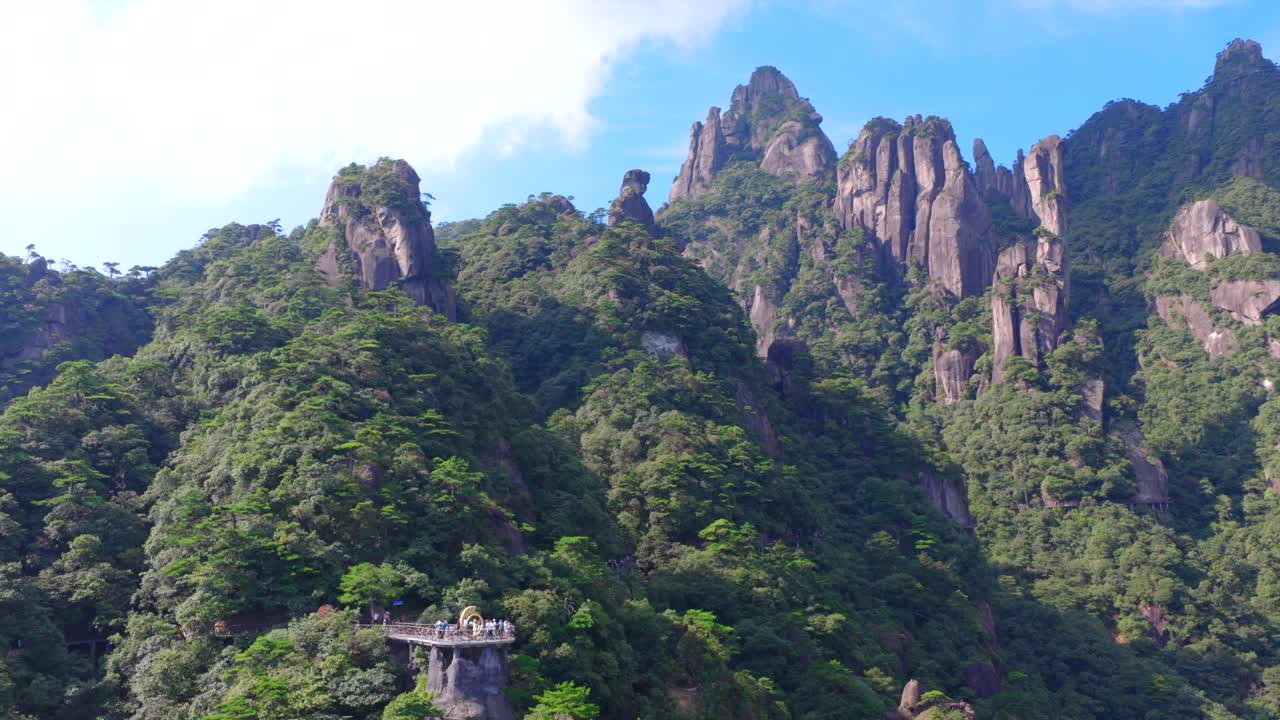 Mount Sanqing in Jiangxi Province, a famous mountain in China, with strange peaks and rocks towering into the clouds, miraculous geological and geomorphological wonders, and great works of nature