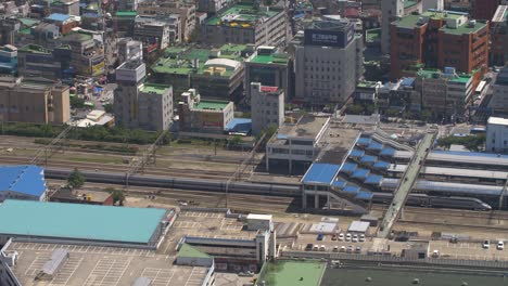 Zug,-Der-An-Einem-Bahnhof-In-Seoul-Ankommt