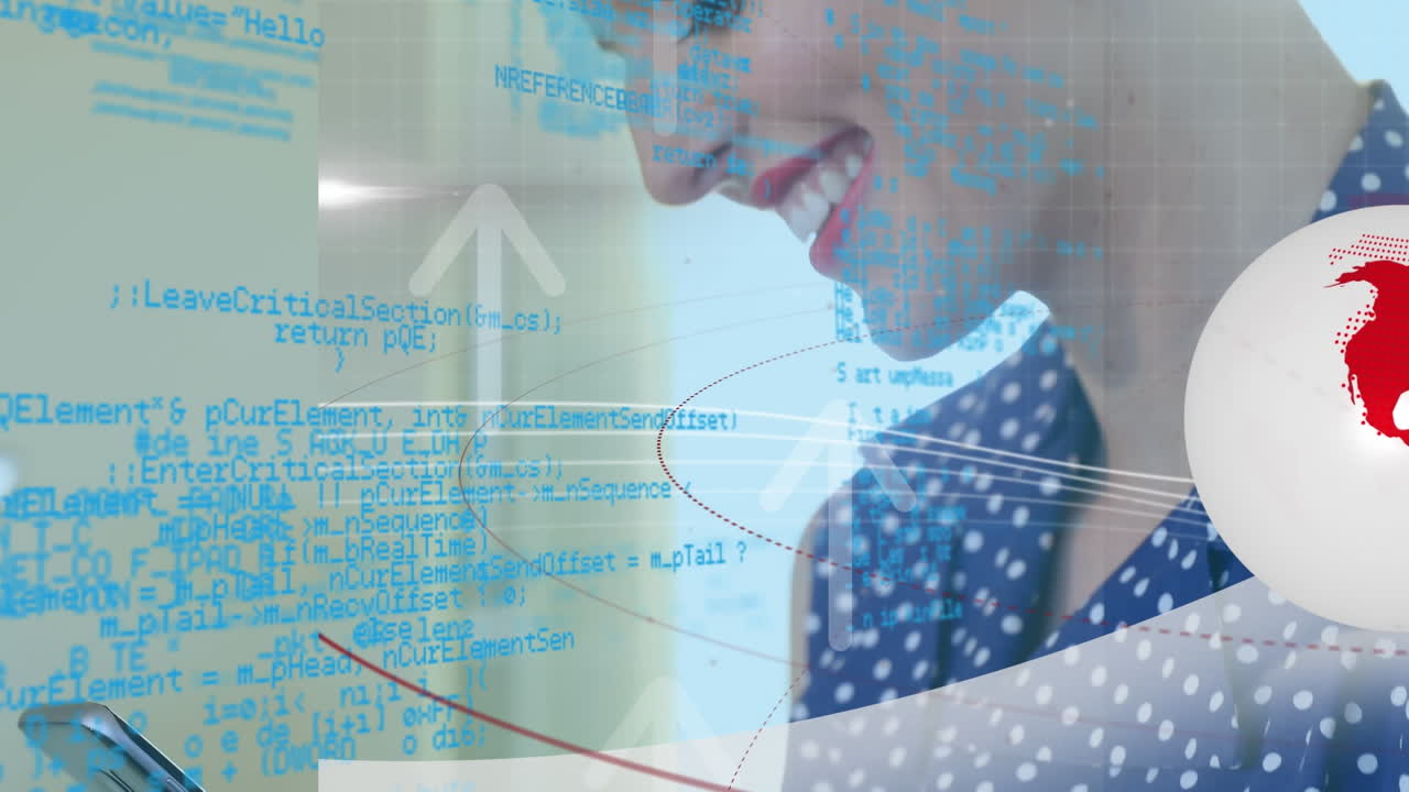 animación del globo y procesamiento de datos sobre una mujer caucásica usando un teléfono inteligente