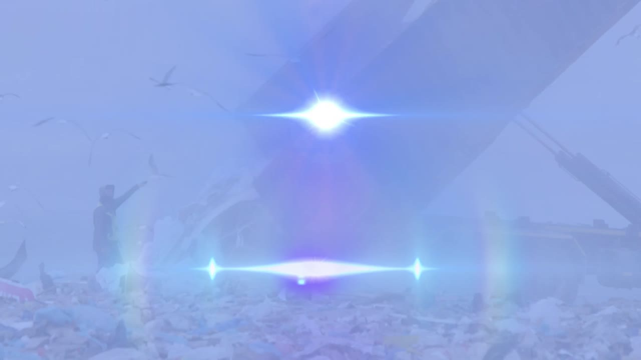 쓰레기 매립장 에 있는 트럭 위 에 빛 을 비추는 파란색 반점 들