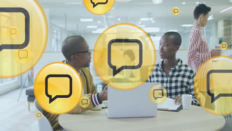 animação de ícones digitais sobre diversas pessoas de negócios no escritório