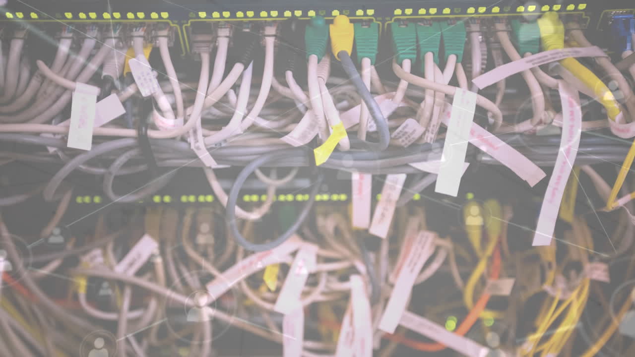 컴퓨터 서버 하드웨어를 통한 연결 네트워크의 애니메이션