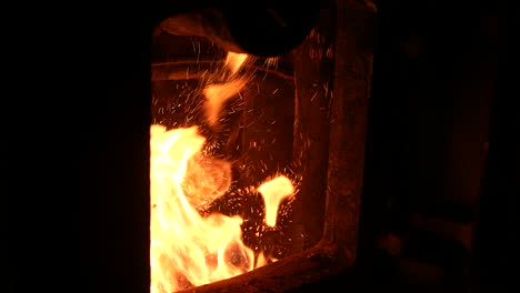 chimenea, haciendo fuego para el invierno