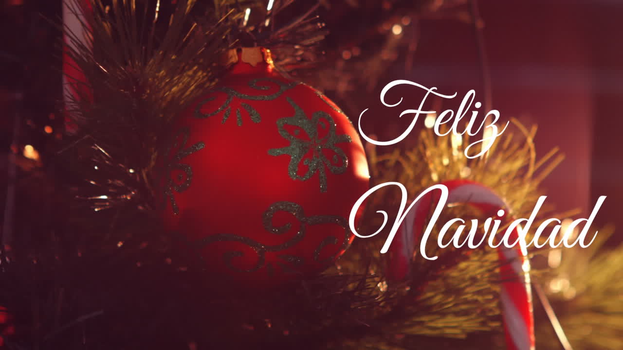 feliz navidad escrito sobre el árbol de navidad