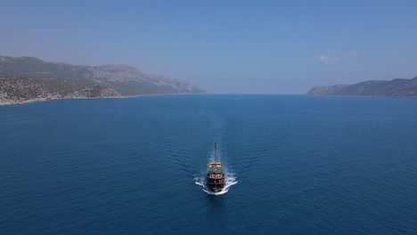 Vista-Aérea-Del-Barco-De-Crucero