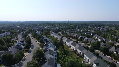 Excelente-Vista-Aérea-De-Una-Zona-Residencial-En-Leesburg,-Virginia