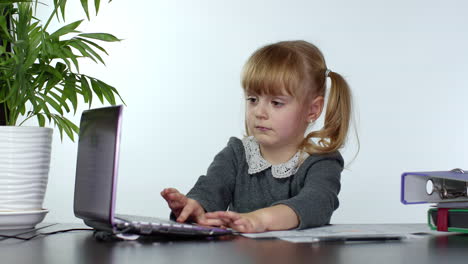 Back-to-school,-online-learning-for-kids,-distance-lesson,-education-at-home.-Child-doing-homework