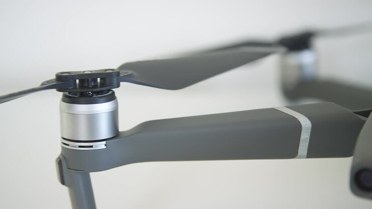 Eliche e corpo del drone, primo piano