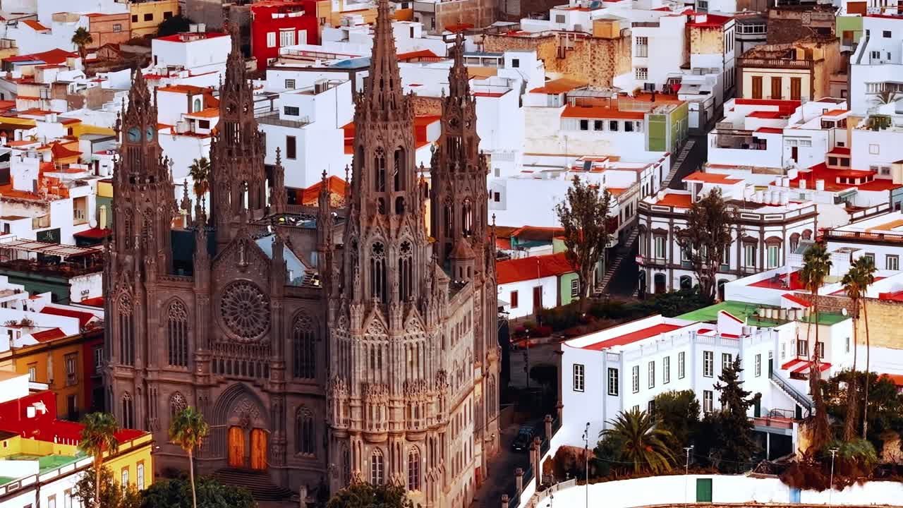 İspanya'daki Gran Canaria'nın havadan tarihi mimari manzaraları.