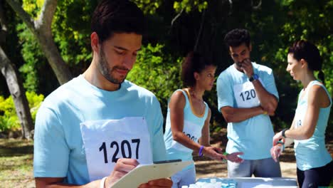 Athletes-registering-themselves-for-marathon-4k