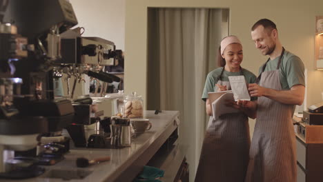 professional barista teaching new employee