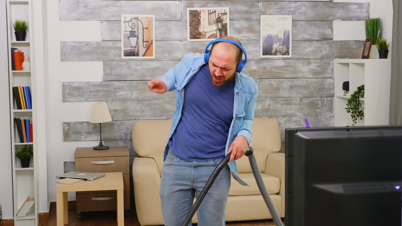 escuchar música mientras se limpia