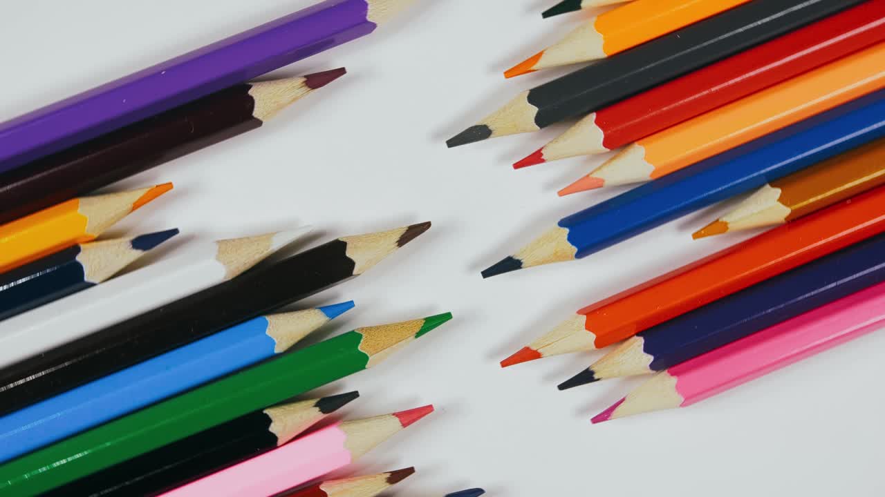 el bolígrafo se sintió en el tocadiscos. el marcador girar girar. girar, crear patrón, hacer el diseño de la forma del círculo. vista superior, colocación plana