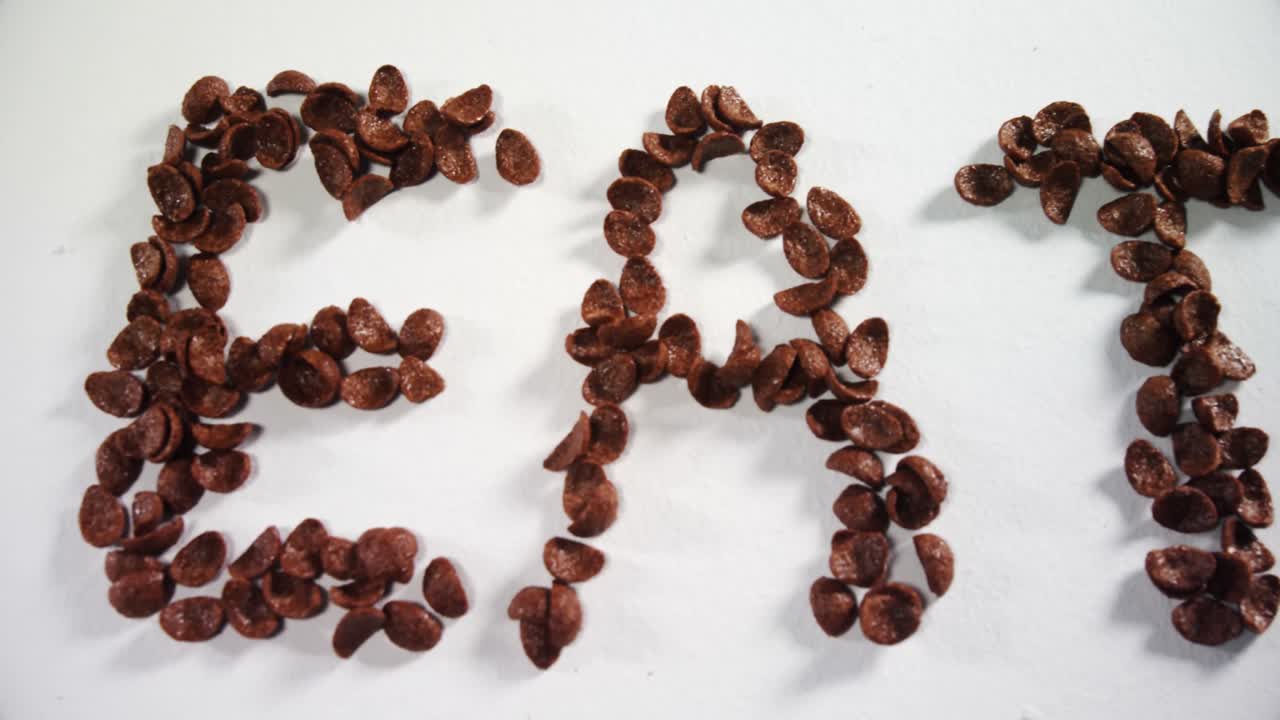 초콜릿 옥수수  ⁇ 어리 4k 텍스트를 먹으십시오