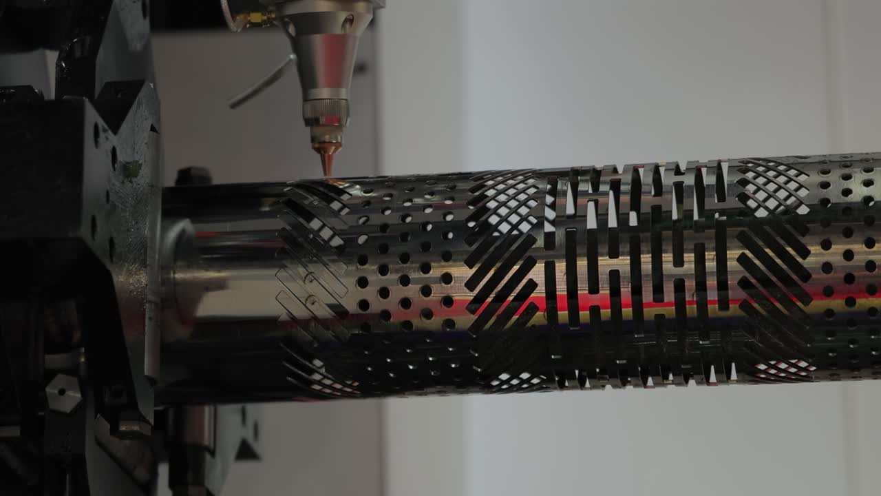 taglio laser cnc del metallo, moderna tecnologia industriale.