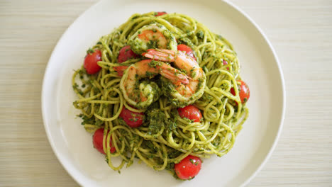 Spaghetti-with-prawns-or-shrimps-in-homemade-pesto-sauce---Healthy-food-style